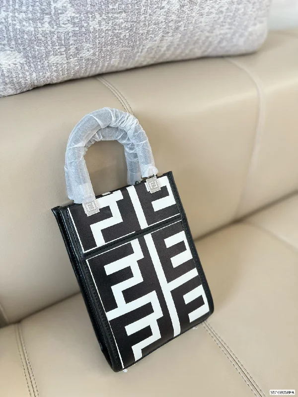 FENDI ROMA HANDBAG BLACK WHITE