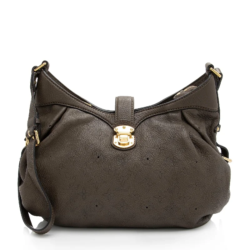 Louis Vuitton Mahina Leather XS Shoulder Bag (SHF-UHARnq)